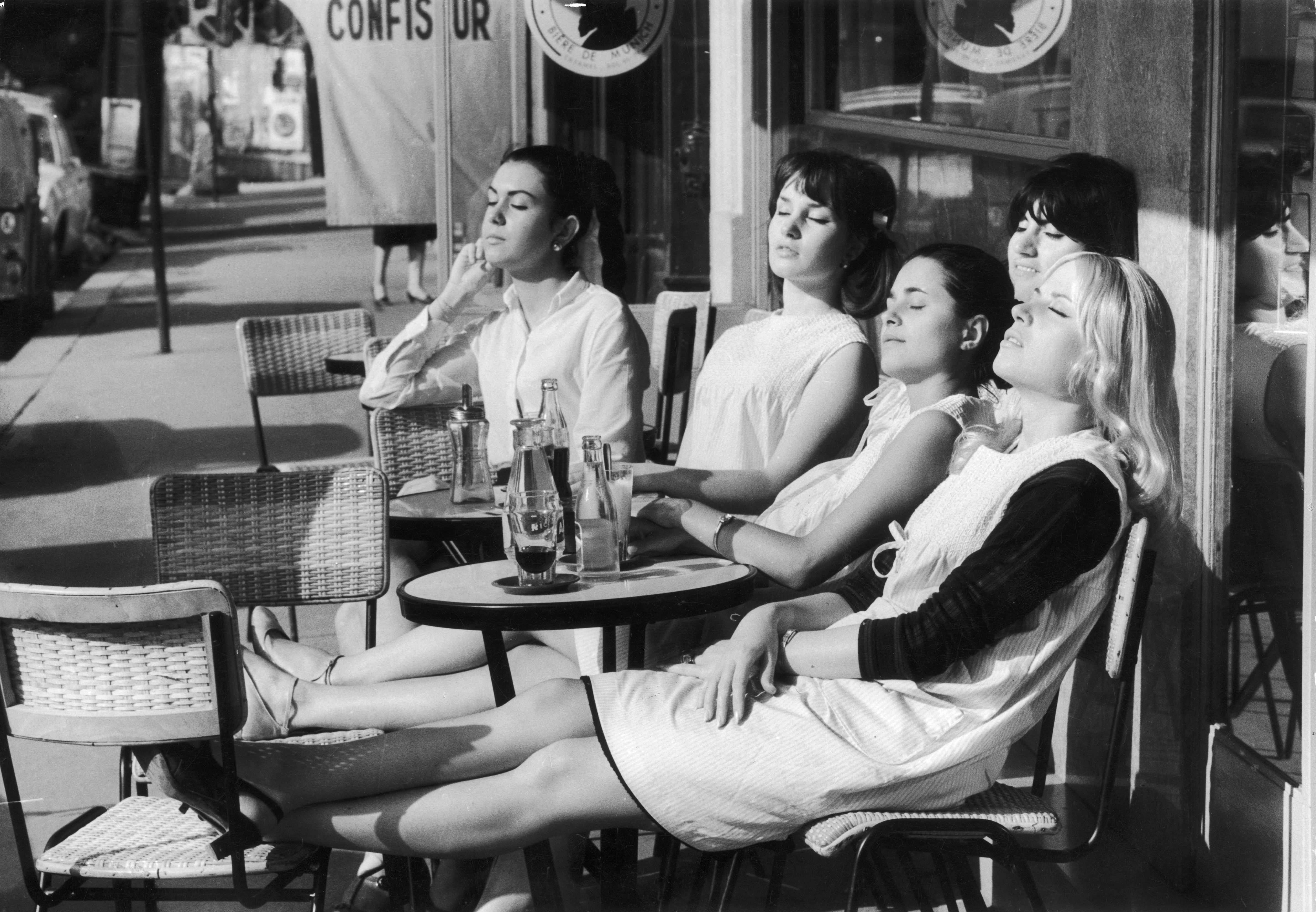 4466-35 les coiffeuses au soleil, Paris 1966 HD .jpg