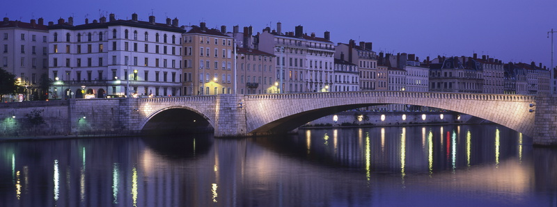 Lyon114_quais-saone_credit-tristan-deschamps_800x298.jpg